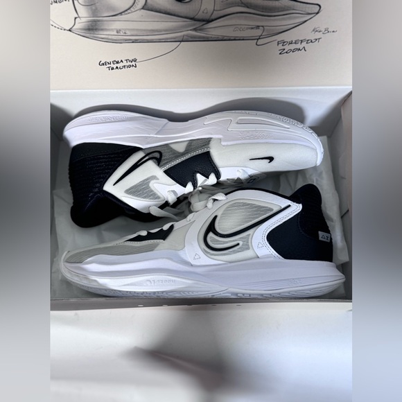 NIB Kyrie Low 5 'White Wolf Grey Black' - Picture 7 of 7